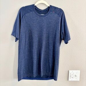 Men’s Large Blue Lululemon Metal Vent Tech Shirt